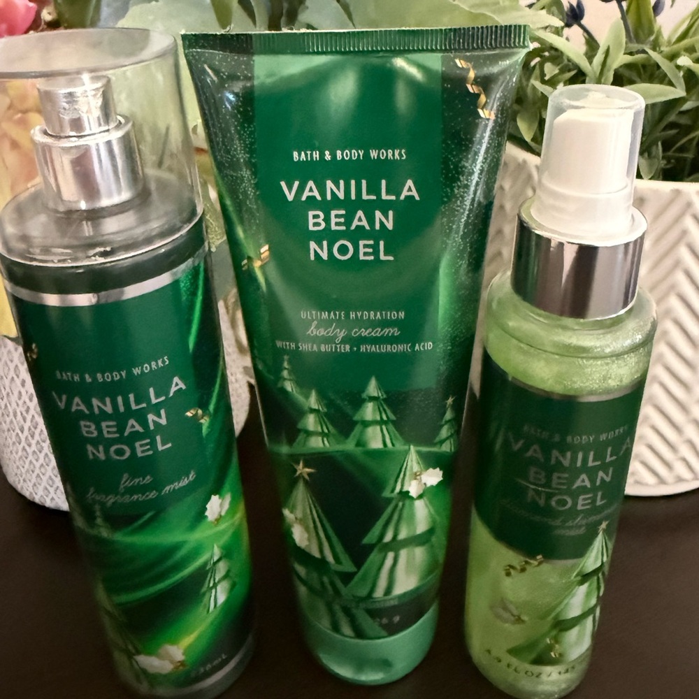 🆕🎄 BATH & BODY WORKS “VANILLA BEAN NOEL“ 3 PIECE BODY CARE SET. FULL-SIZE. NEW. - Picture 2 of 6